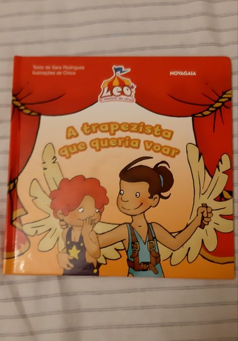 Livro com uma história de circo