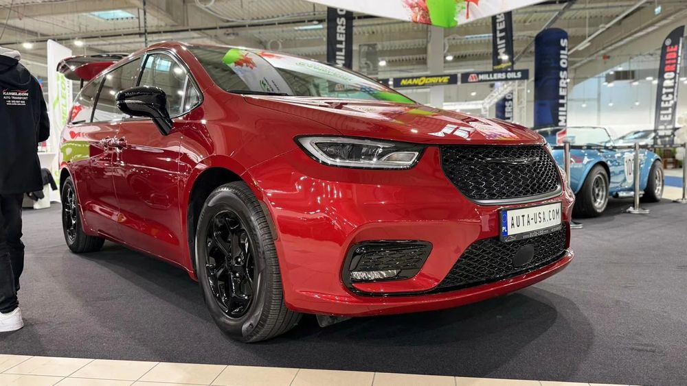 Chrysler Pacifica Pacifica Limited | 1750 km | VAT 23% | Red Hot Pearl | JAK NOWY