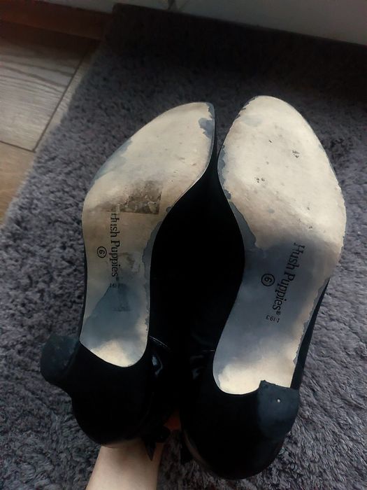 Czołenka czarne na obcasie