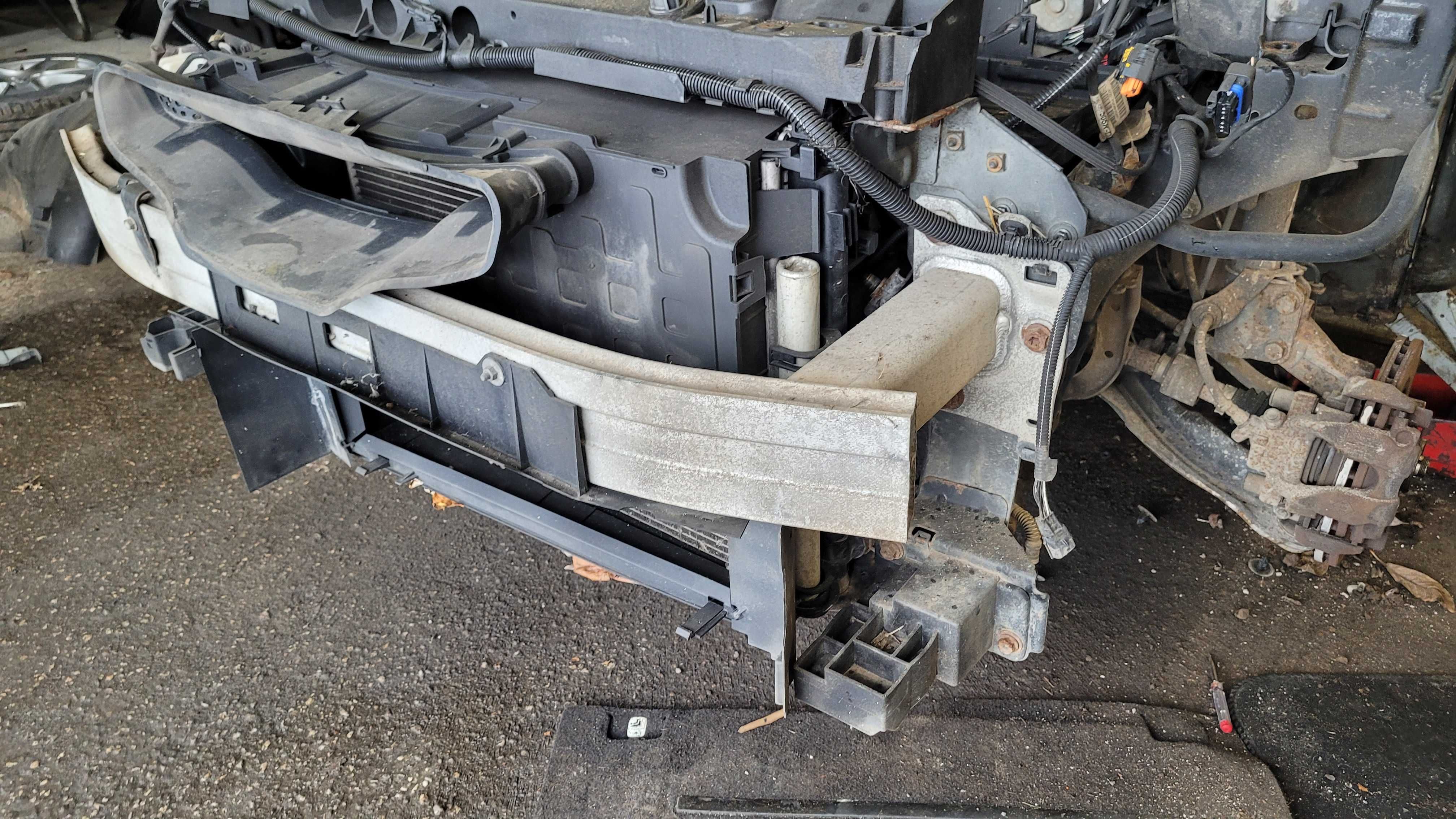 chłodnica pas przedni belka wentylator 1.2 16V Renault clio IV