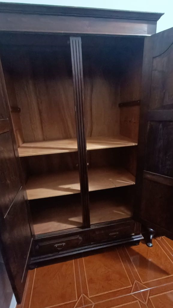 Guarda vestidos e comoda
