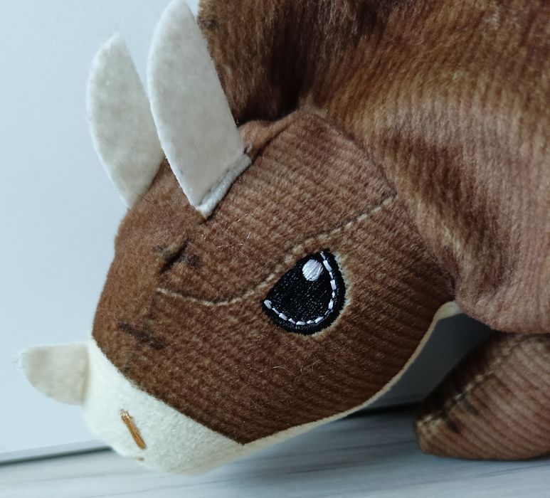 Jurassic World Park Jurajski Legacy Triceratops dinozaur maskotka 23cm