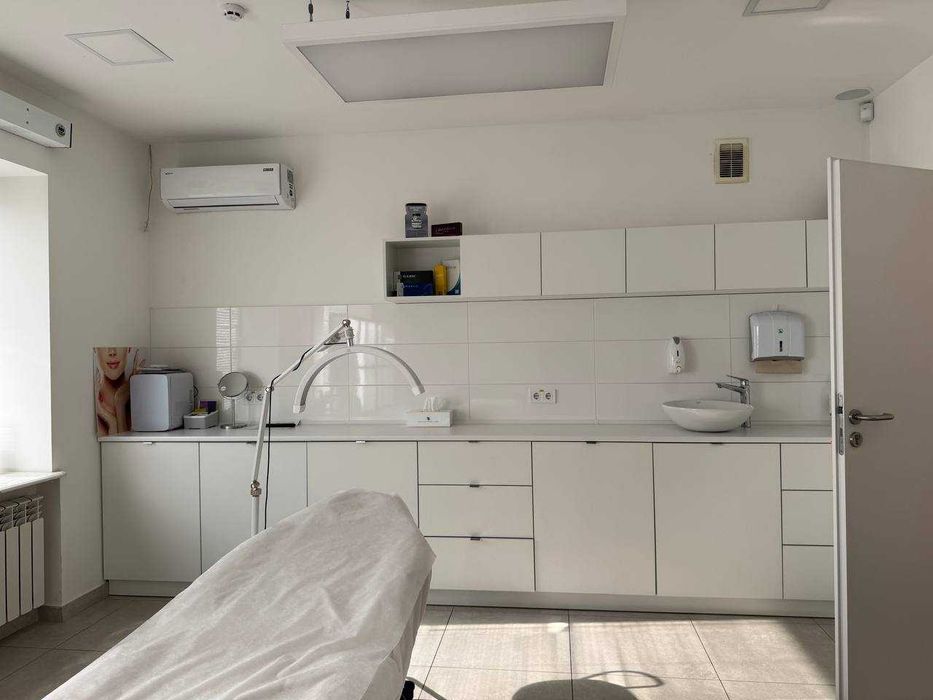 Запускайте Ваш успішний бізнес в ЦЕНТРі міста! Супер локація, ремонт!