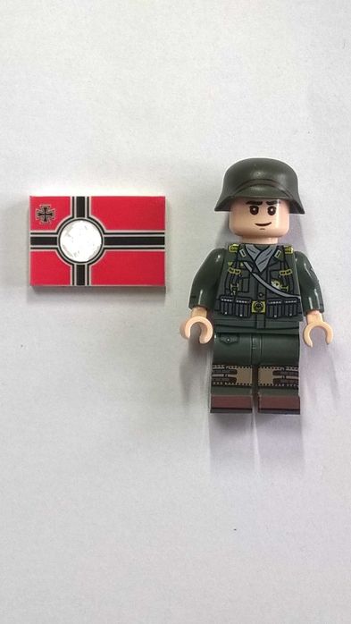 Figurka żołnierza niemieckiego 4 strony nadruk WW2 komp. z Lego, Cobi