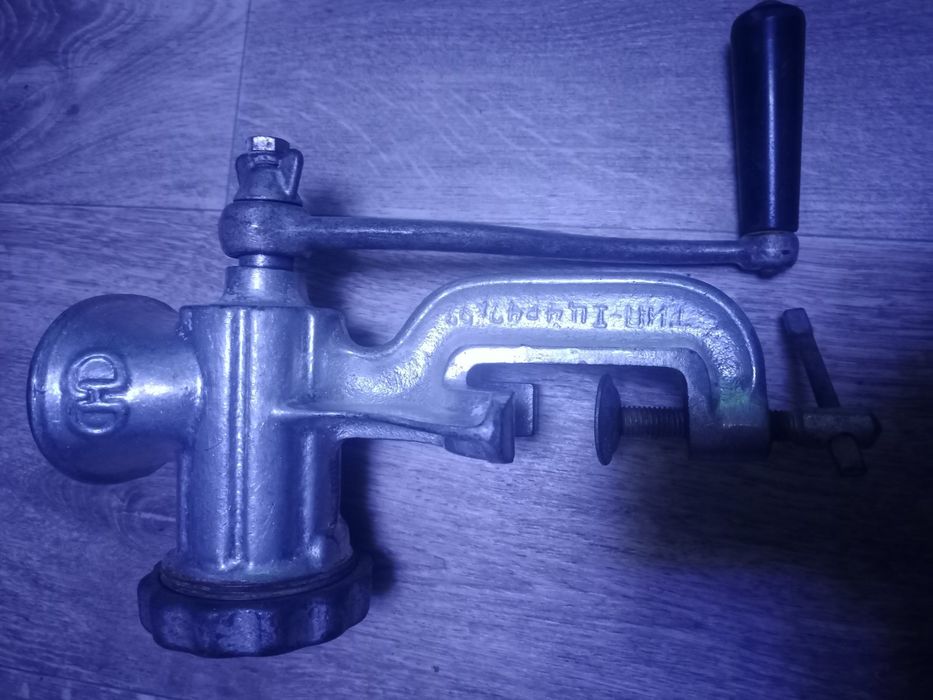 Мясорубка чугунная, раритет.