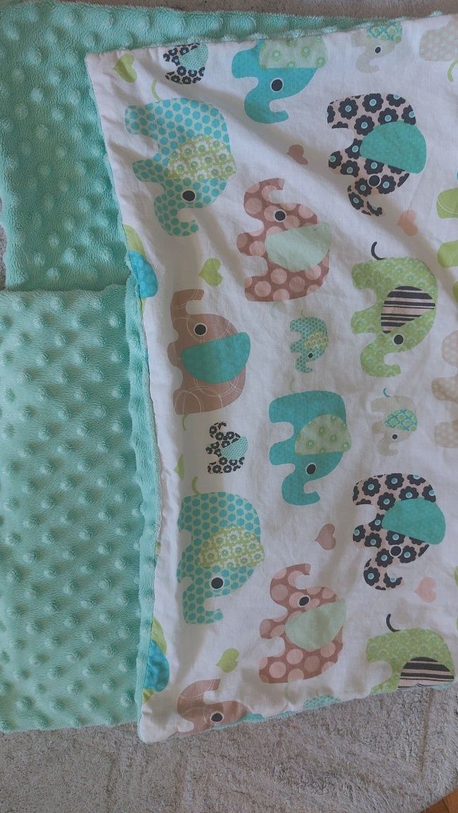 Kocyk minky i poduszka do wózka słonie zielony komplet