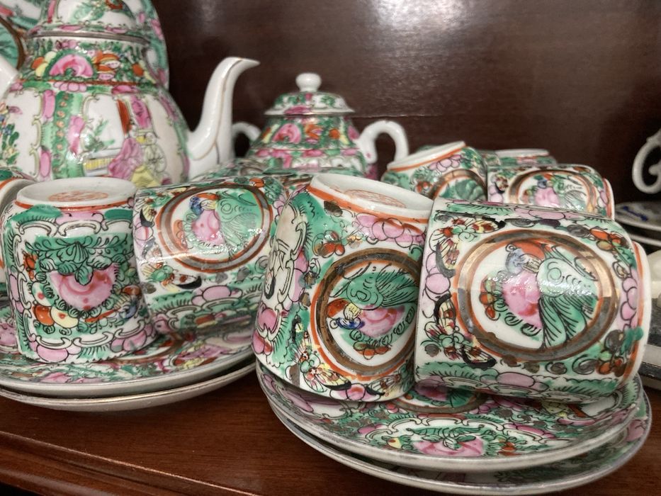 Serviço de porcelana com decoracao chinesa