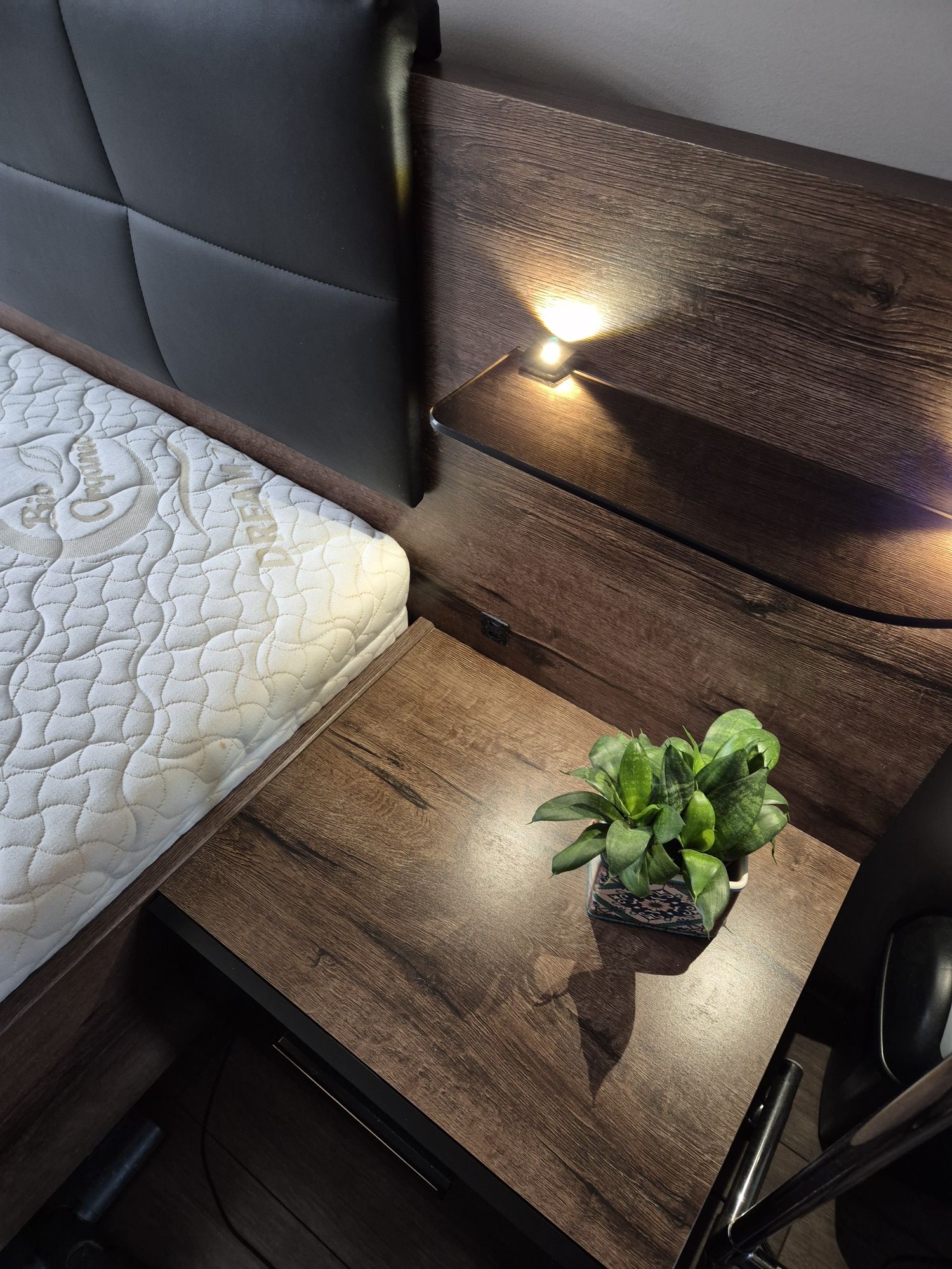 Łóżko sypialniane Kassel BRW 180x200 z materacem