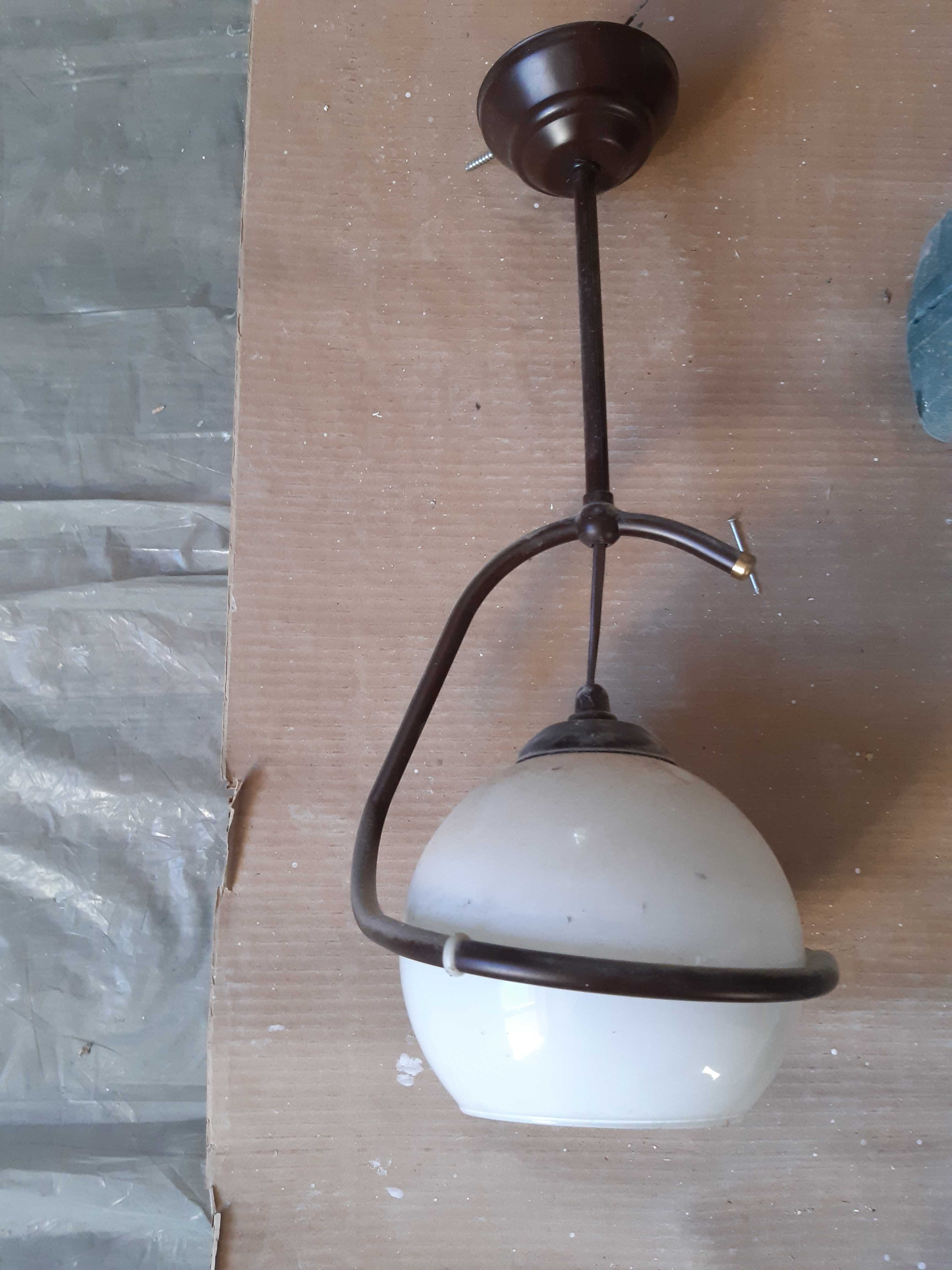 Lampa wisząca brązowa z kloszem mlecznym