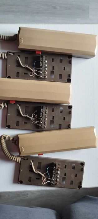 Telefone de porta / Intercomunicador Comelit