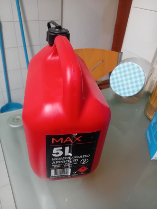 Jarrycan Novo de 5 litros..