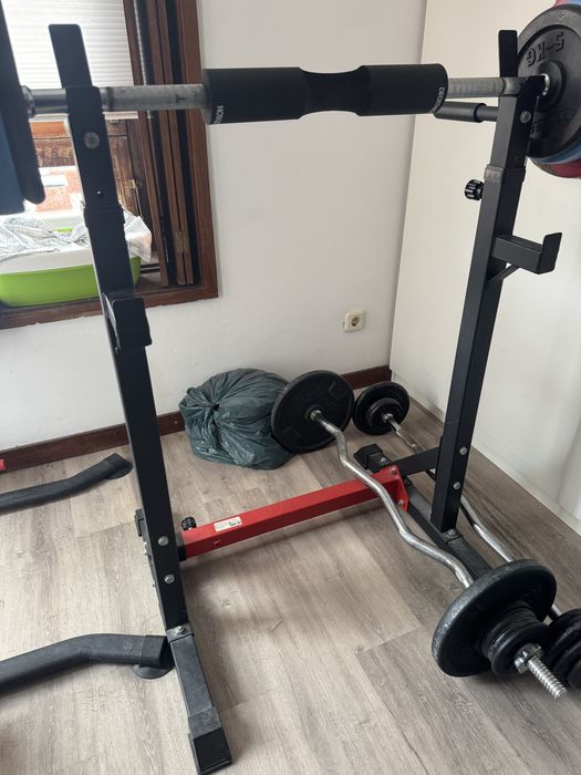 Musculação halteres supino cadeira romana barra