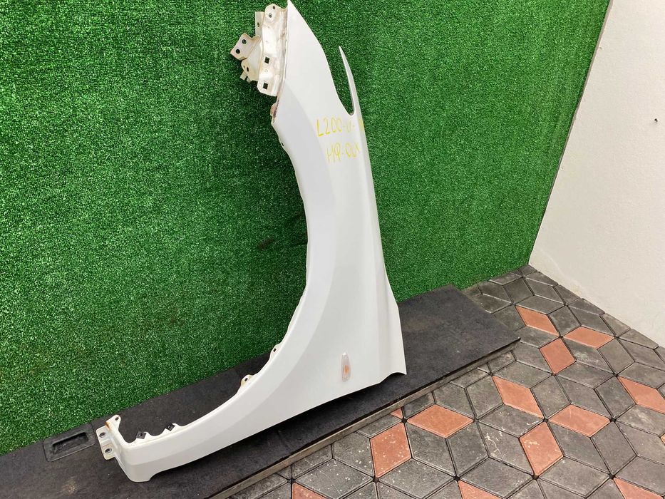 Крило переднє ліве Mitsubishi L200 2015-2019