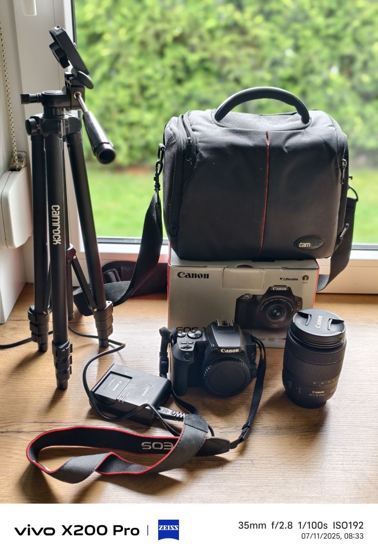 Canon EOS 250D + Obiektyw EF-S 18-55 IS STM + Torba + Statyw – Stan Ba