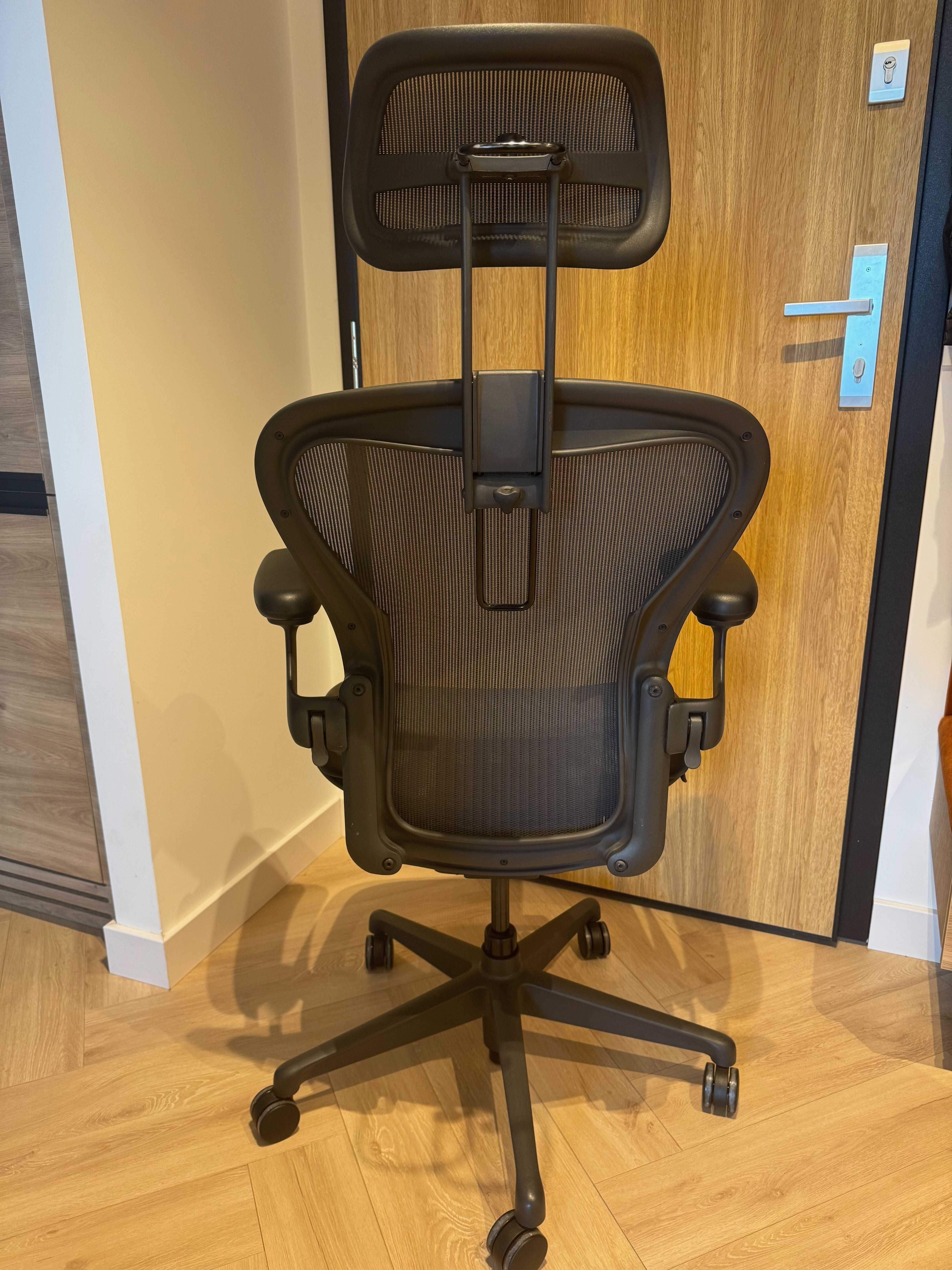 Herman Miller Aeron B z zagłówkiem