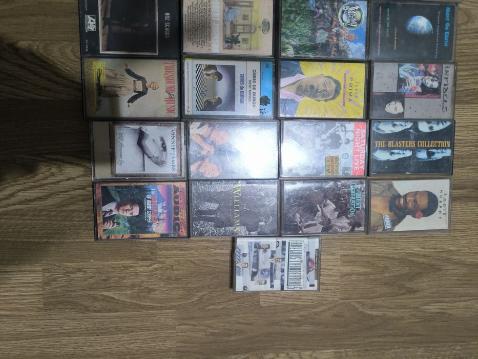 25 cassetes de musica
