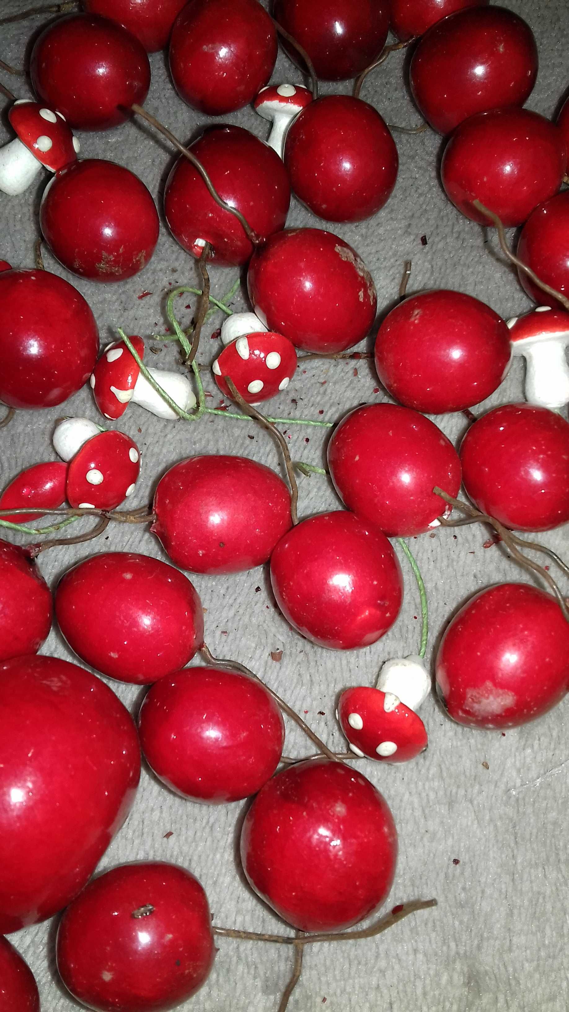Искусственные ягоды грибы