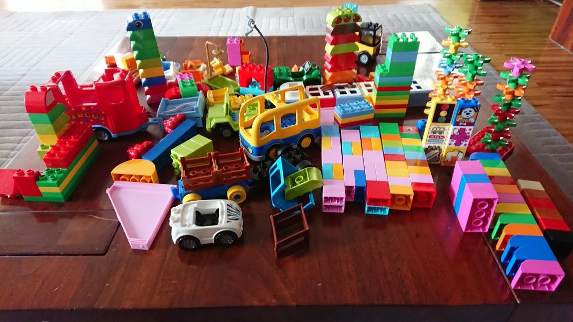 Lego Duplo bardzo duzo klocków i figurek, Kosztowały ponad 2500 zł