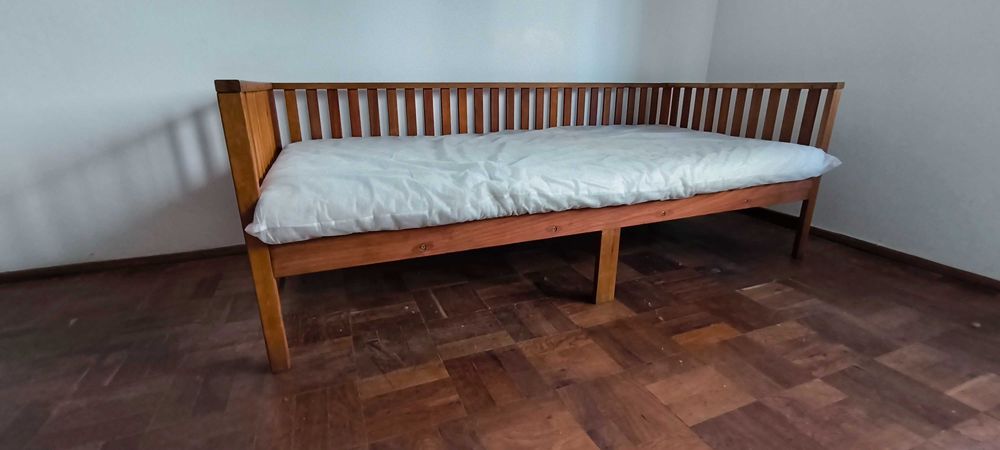 Cama sofá vintage com colchão