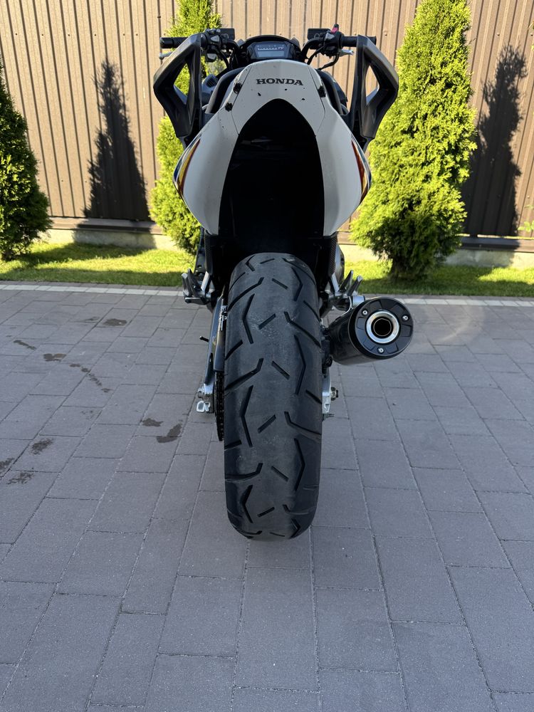 Honda integra 750. Ne yamaha t max 530