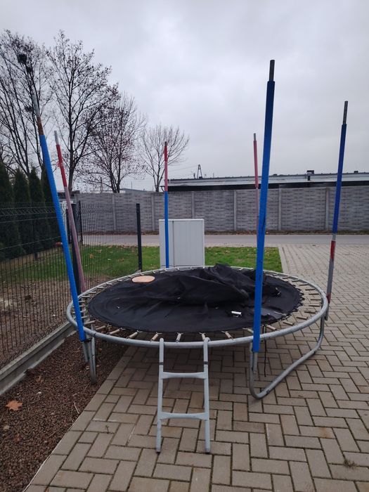 Oddam trampolinę