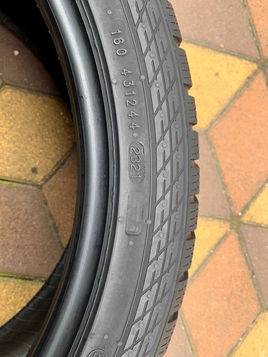 235/40 R19 Nokian WR Snowproof P. Шини зимові 4 шт.