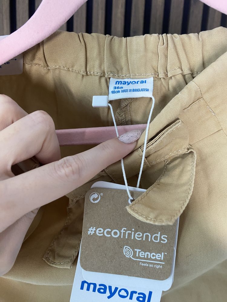 Nowe lekkie spodnie mayoral 98