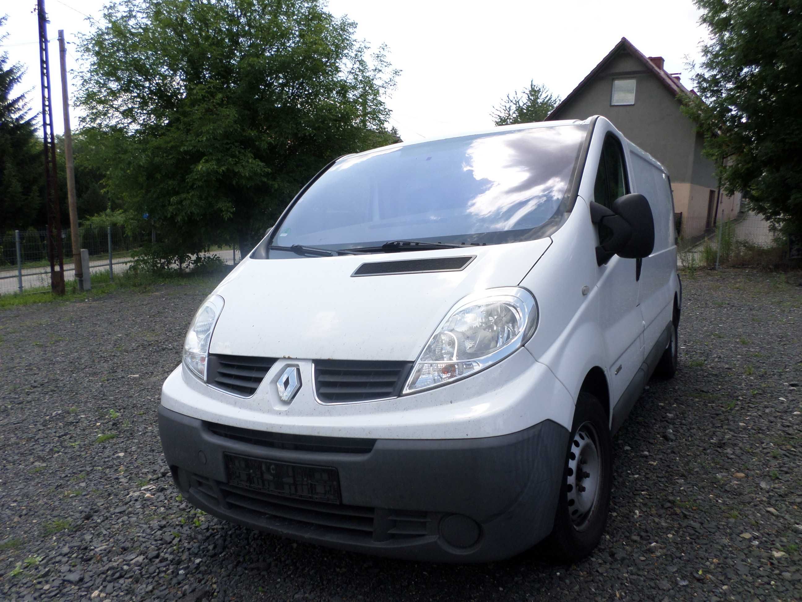 Renault Trafic 2.0 dci 115KM L2h1 wersja długa, uszkodzony silnik