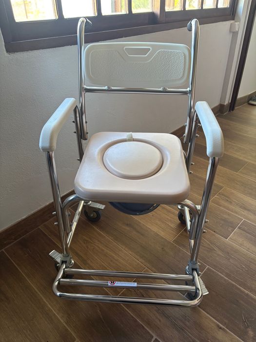 Cadeira de Banho Geriatrica Sanitária com Pés Dobráveis