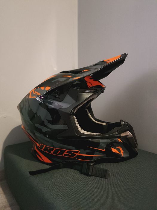 шолом кросовий ,