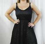 Vestidos de Alças com Folhos e Brilhantes
