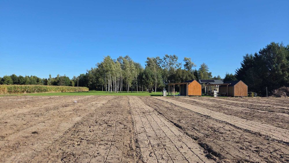 Działka nad rzeką Rawka przy lesie