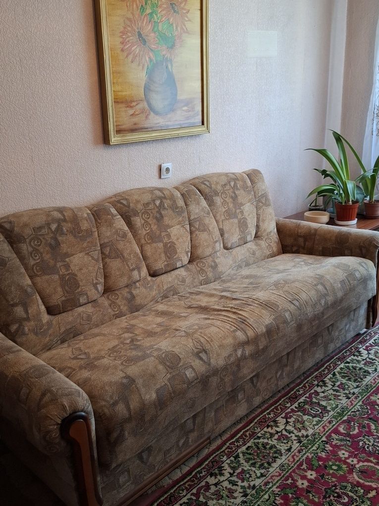 Диван с креслом.