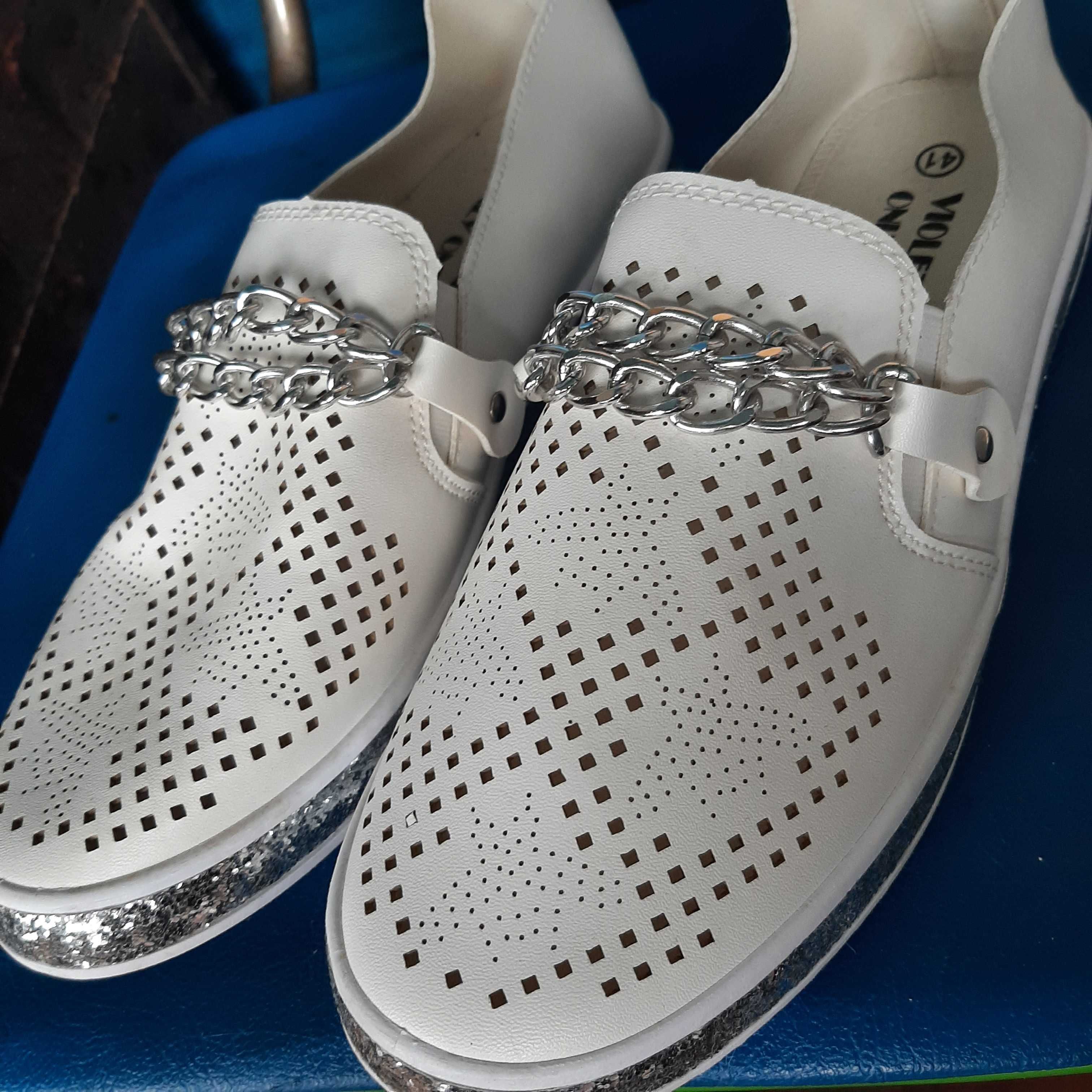 Жіночі туфлі-лофери
