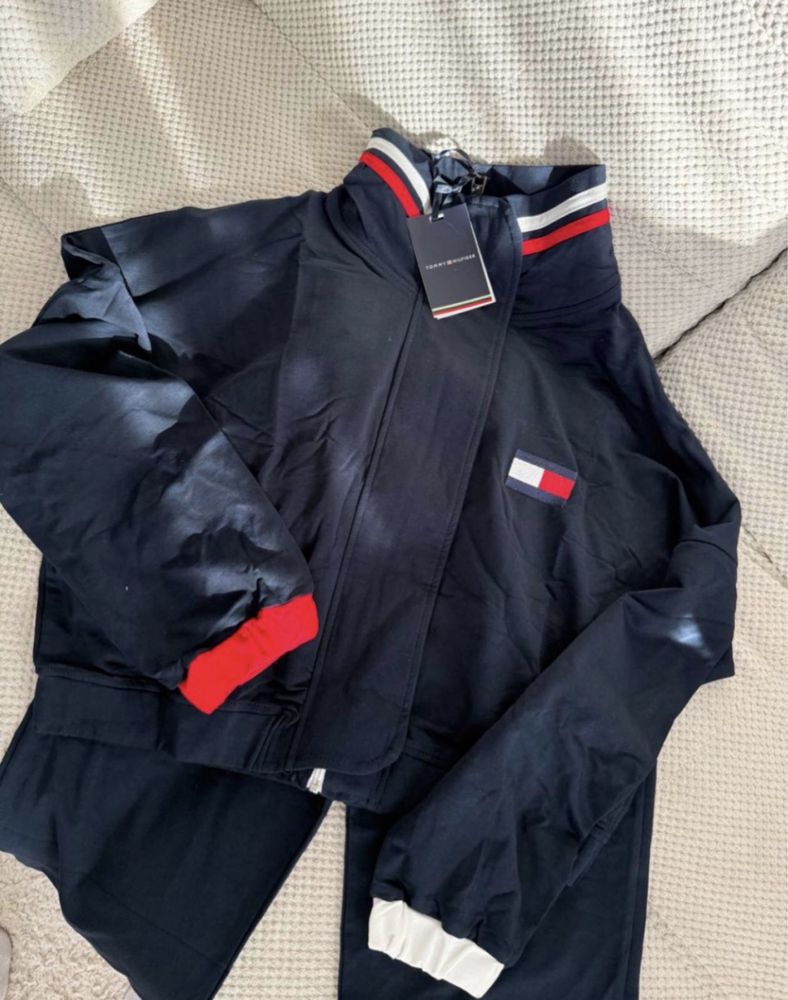Продам костюм Tommy Hilfiger