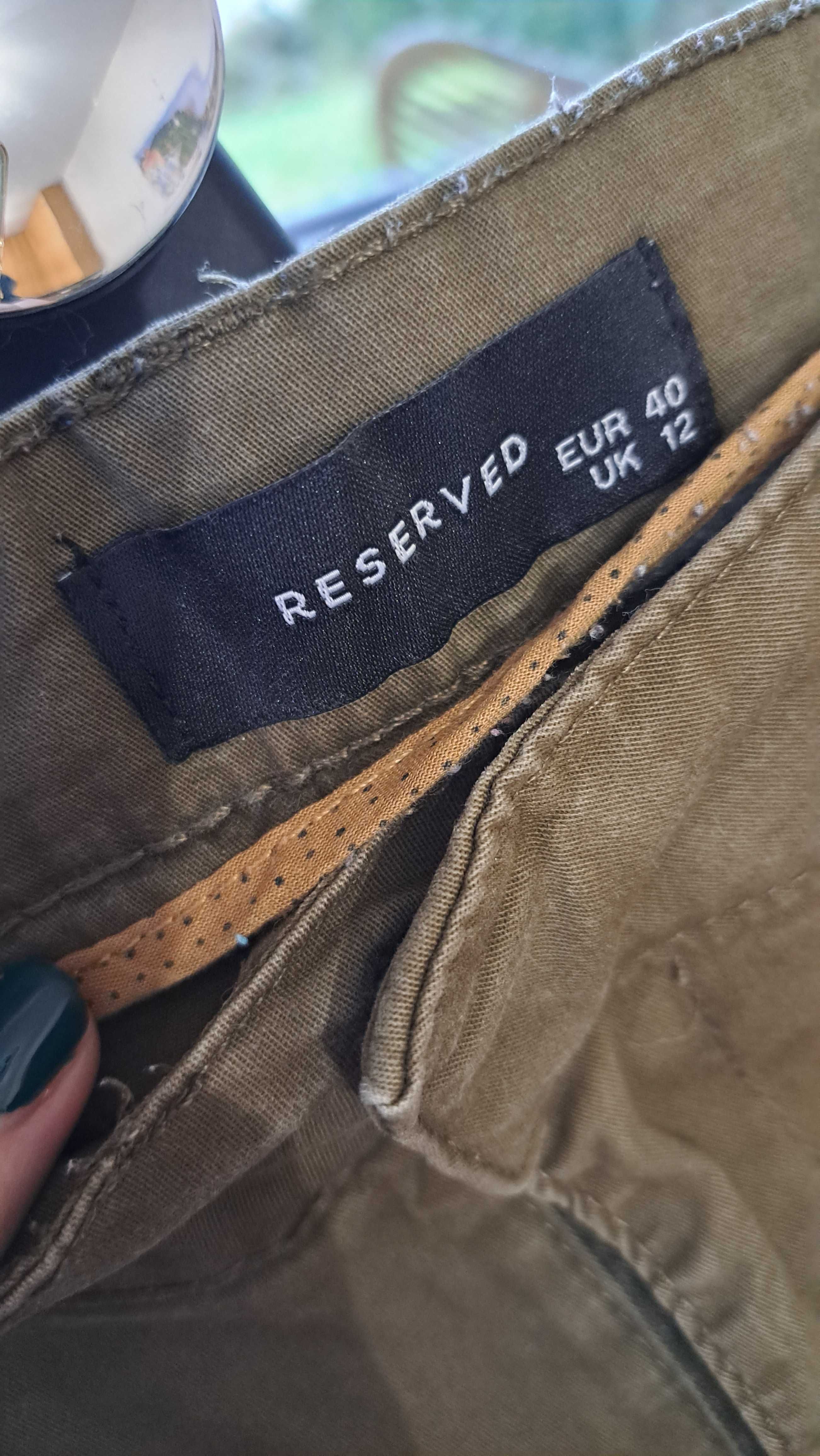 Spodnie proste khaki Reserved 40