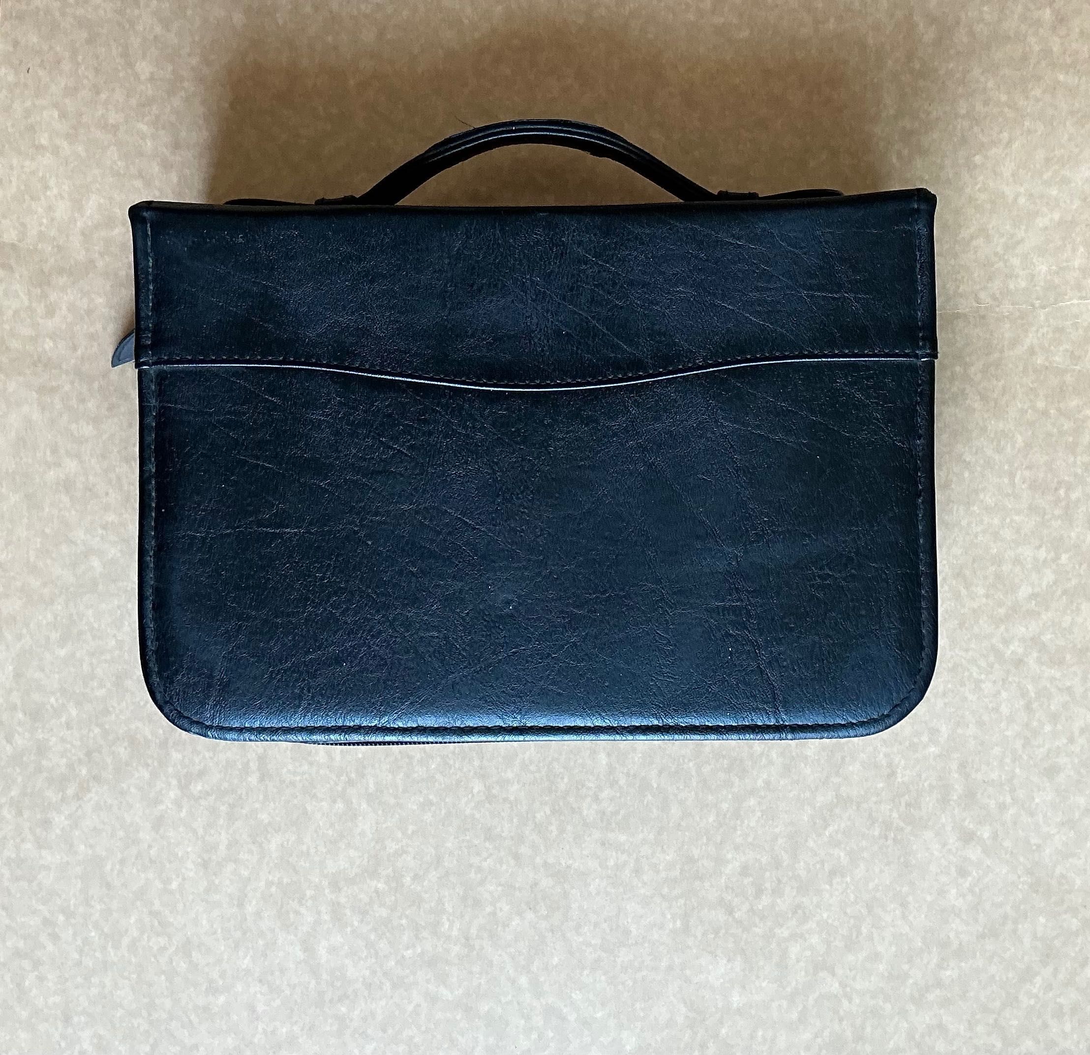 CASE LOGIC - Case EM PELE para CDs/DVDs com fecho de correr