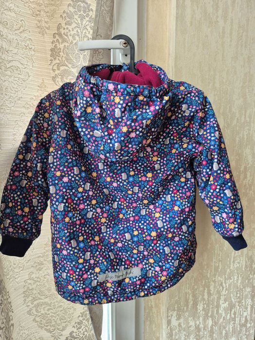 Куртка на дівчинку