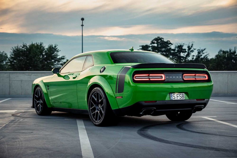 Wynajem Dodge Challenger Shaker Widebody 6.4L V8 HEMI wypożyczalnia