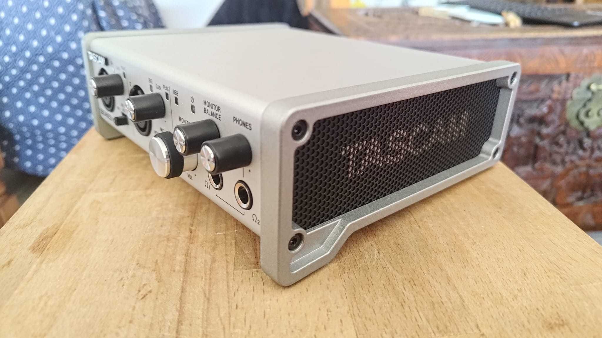 Tascam 102i - Interface Audio/MIDI