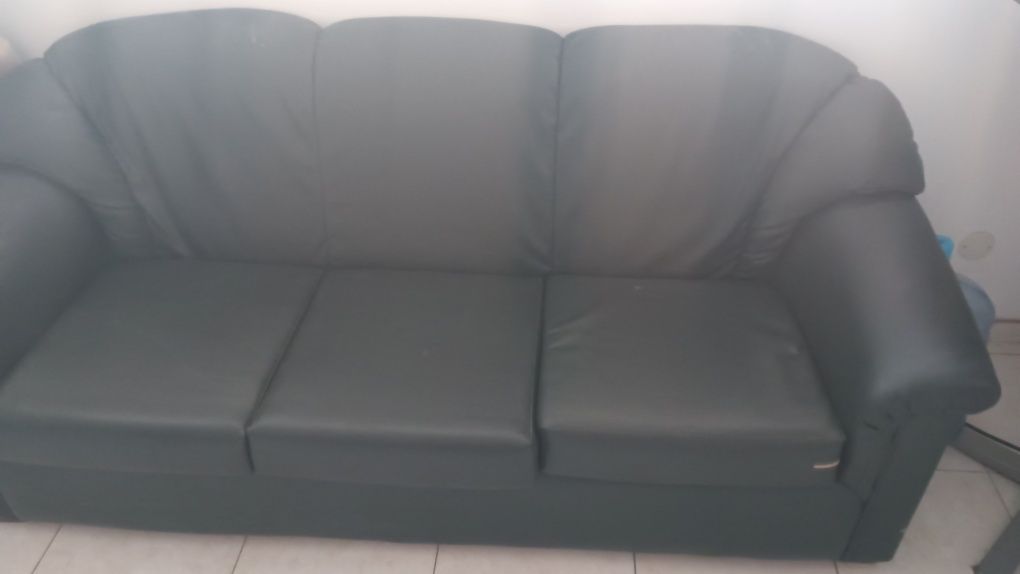 Sofá de três lugares