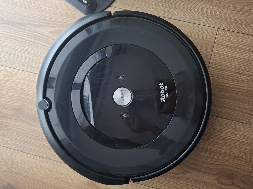 iRobot Roomba e5 czarny robot sprzątający
