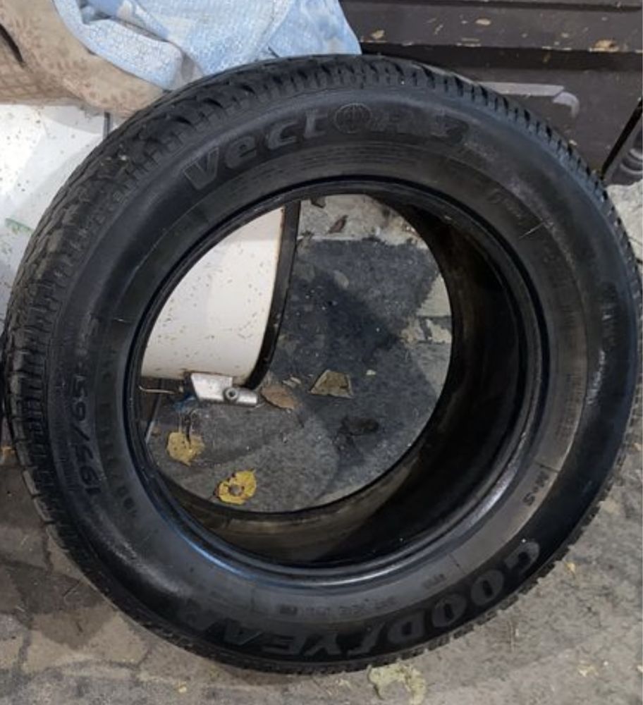 Всесезонна гума Goodyear Vector 3 195/65 R15