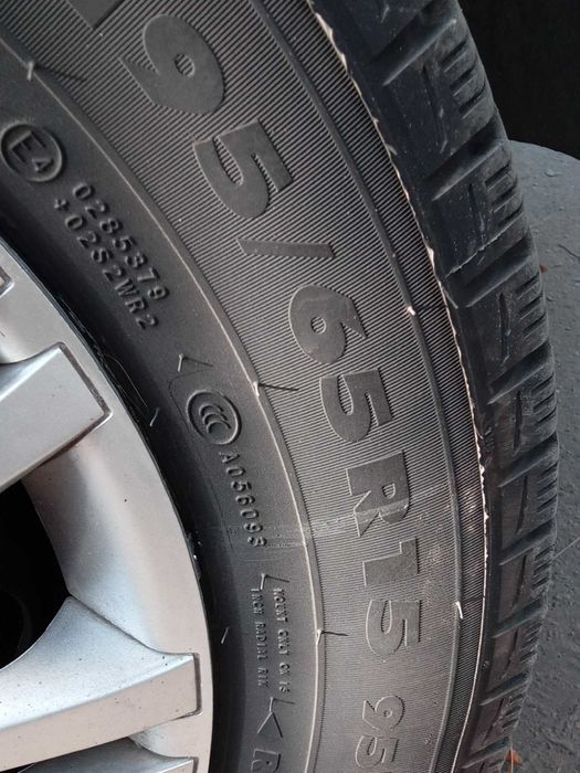 Зимові шини Nokian Nordman 195-65-15  в чудовому стані,