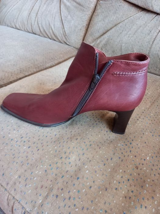 Черевики жіночі..