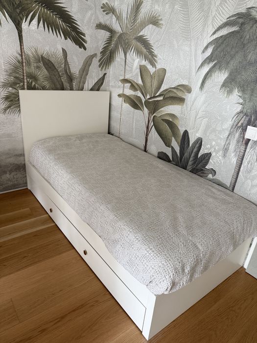 Cama com gaveta em madeira maciça