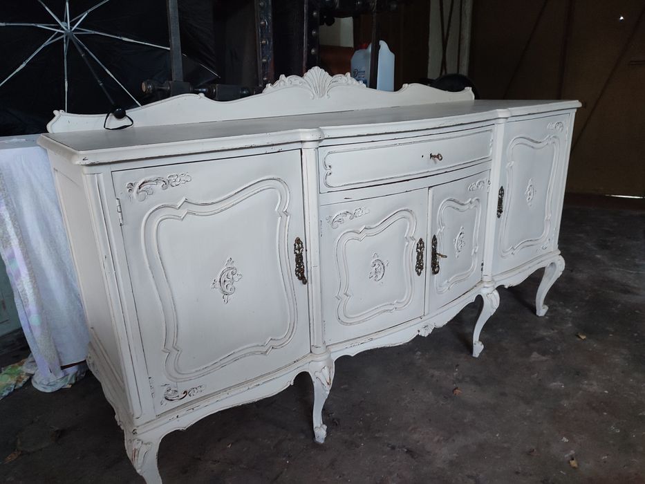 Móvel aparador estilo Queen Anne
