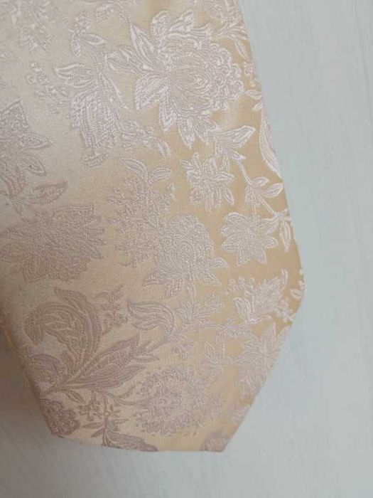 Krawat jedwab kremowy złoty Lars kwiaty