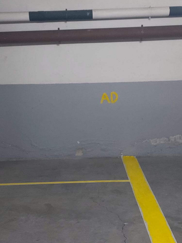 Alugo parqueamento