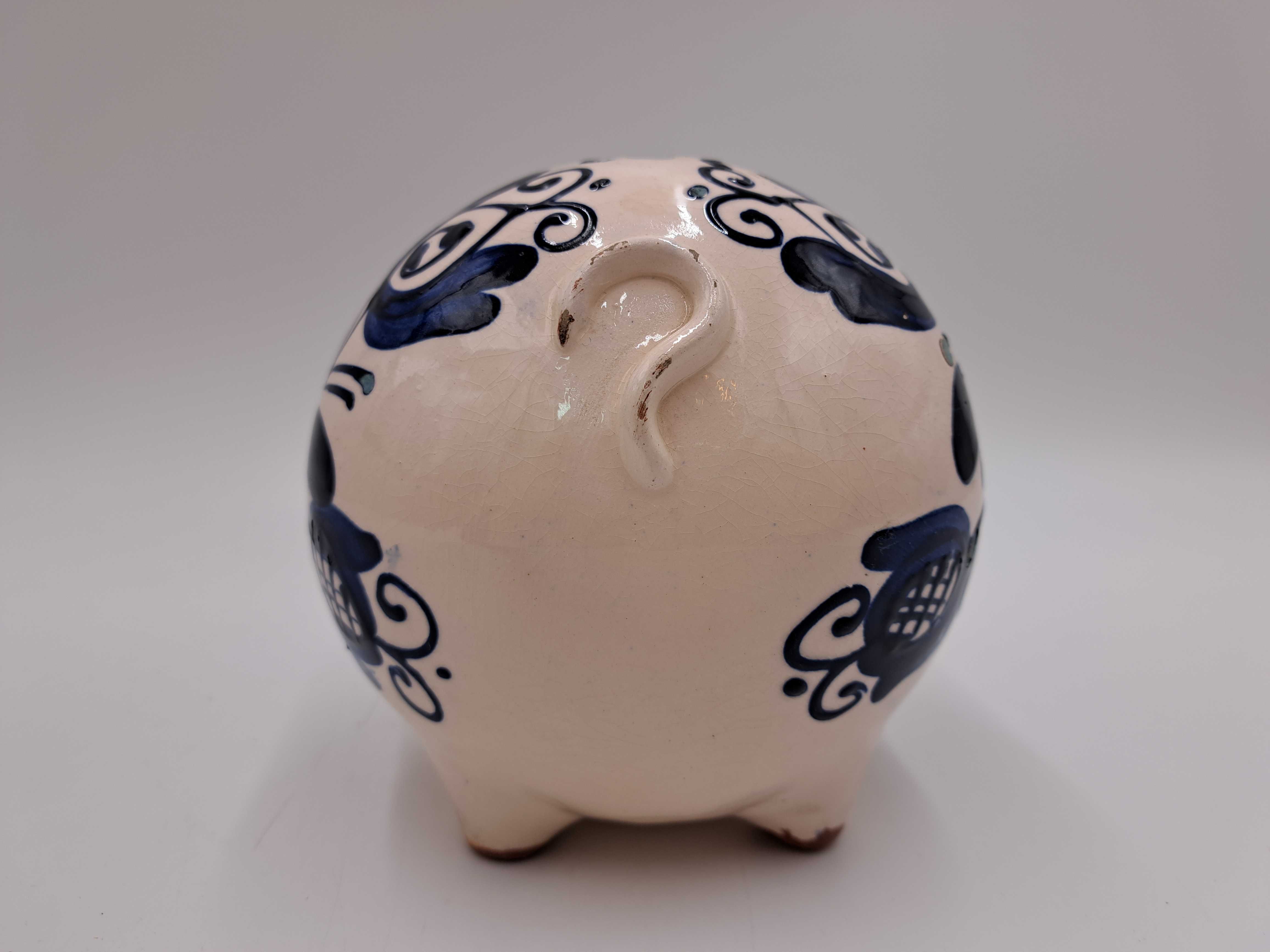 Świnka skarbonka ceramiczna figurka biała kobaltowe kwiaty